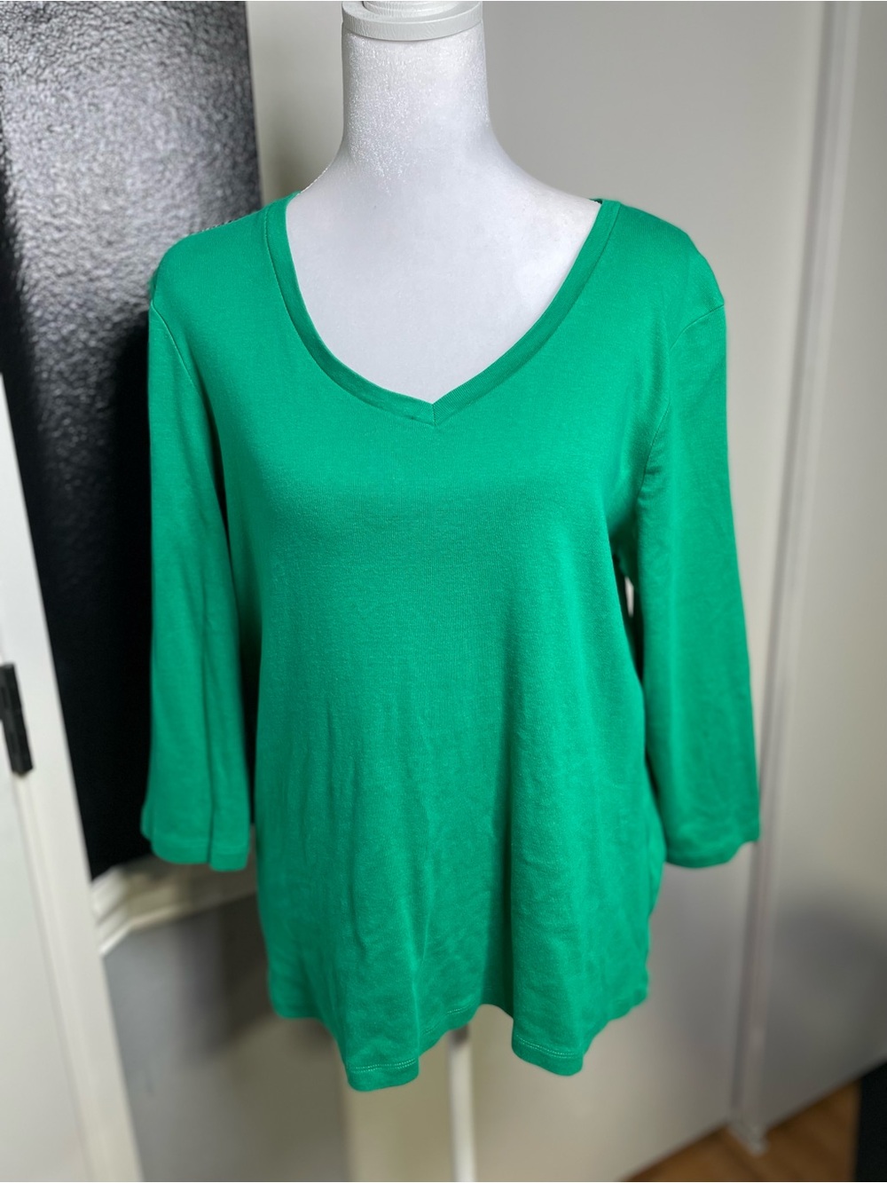 St. John's Bay Emerald Green V-Neck 3/4 Sleeve Top